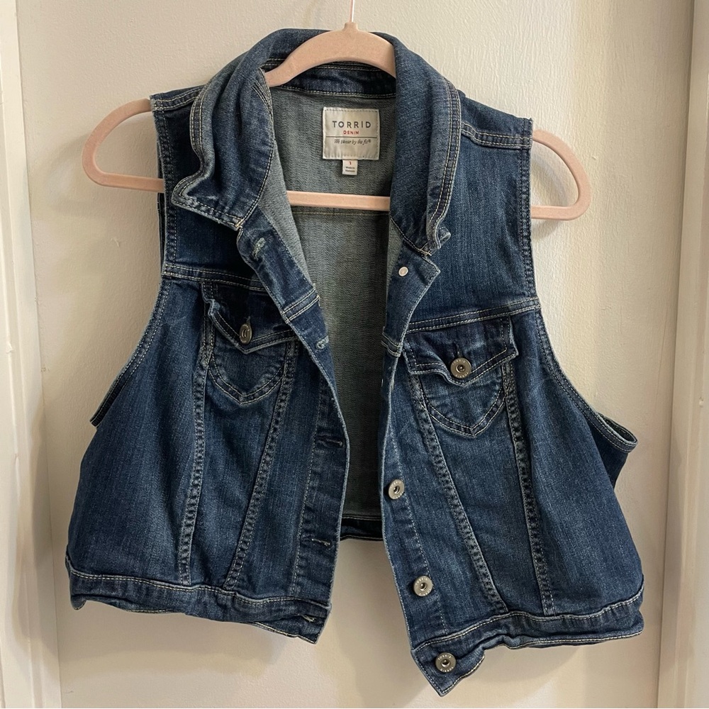 Torrid Classic Blue Denim Sleeveless Vest – Size 1 (1X)
